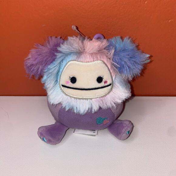 Valentines Squishmallow Eden the Bigfoot Clip 3.5” - Picture 2 of 9
